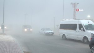 Fırtına sürücülere zor anlar yaşattı