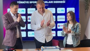 Abdullah Avcı: "Böyle bir kulübün tarihinde yer almak çok güzel bir duygu"