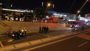 Altgeçide düşen otomobilde can pazarı: 3 yaralı