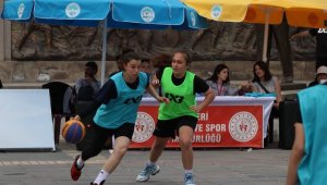 Basketbolda Kayserili Baba-kız şampiyon oldu