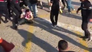 Dinlenme tesislerinde karşılaşan iki taraftar grubu arasında kavga: 8 yaralı