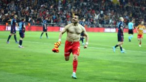 Emrah Başsan takımını sırtladı