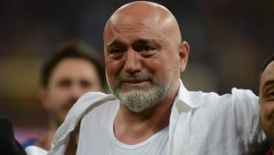 Hikmet Karaman gözyaşlarını tutamadı