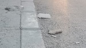 İzmir'de ihbara giden polis aracına 'mermi' isabet etti