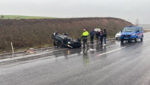 Otomobil takla attı: 3 yaralı