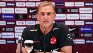 Stefan Kuntz: "Her oyuncu için milli takım kapısı açık"