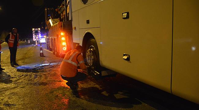 TEM'de bir minibüs ve iki yolcu otobüsü zincirleme kazaya karıştı: 4 yaralı