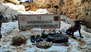 Teröristlerin kullandığı mağarada yaşam malzemesi ele geçirildi