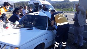 Tır, otomobili kağıt gibi ezdi: 1 ölü, 3 yaralı