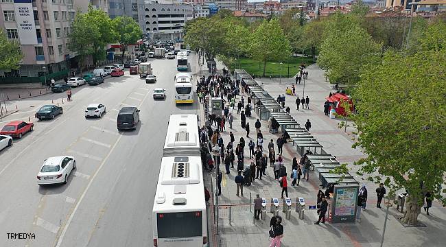 Turnikeli otobüs durağı ile trafik güvenliği arttı, bekleme süresi azaldı