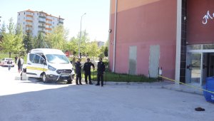 Uyuşturucu imal eden şahıs yakalanacağını anlayınca 10. kattan atladı