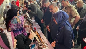 Yeni vali ayağının tozuyla evlat nöbetindeki ailelerle bir araya geldi