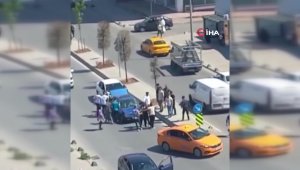 Yol verme tartışması kavgaya dönüştü, tekme ve yumrukla havada uçuştu