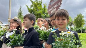 Cüneyt Arkın'ın isteğini minikler gerçekleştirdi