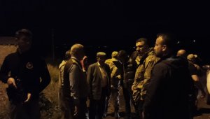 Deprem sonrası evlerde çatlaklar meydana geldi, Kaymakam deprem bölgesinde incelemelerde bulundu