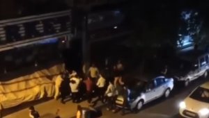 Düğünden çıktılar, kavgaya tutuştular, o anlar kamerada