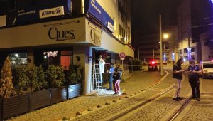 Eğlence mekanından çıkarılan şahıs silahla dehşet saçtı