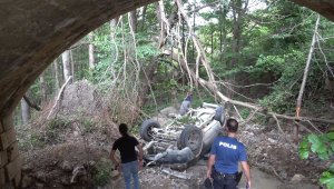 Gümüşhane'de işçileri taşıyan kamyonet köprüden düştü: 4 yaralı