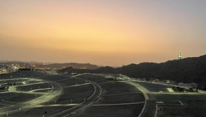 Hacı adaylarının Hira Dağı'na heyecanlı tırmanışı