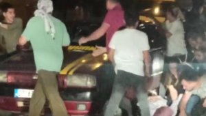 Hamile kadın bayıldı, sürücüler kavgaya devam etti