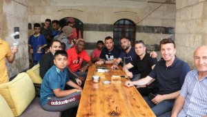 İbrahim Yattara ve Ümit Karan Urfa ciğerine hayran kaldı