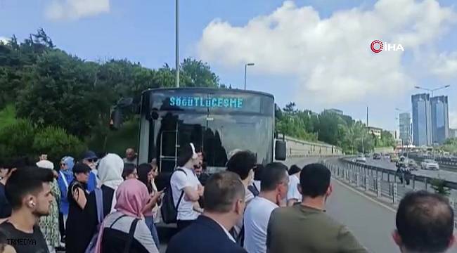İETT otobüsü arızalandı vatandaşlar yolda kaldı