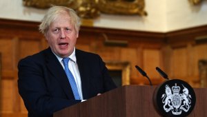 İngiltere Başbakanı Johnson koltuğunu korudu