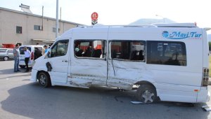 İşçi servisleri çarpıştı: 7 yaralı