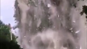 İzmir'de paniğe yol açan yıkım: O anlar kamerada