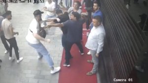 Laleli'de savaş meydanlarını aratmayan kavga kamerada