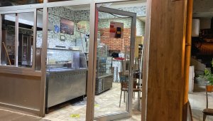 Lokanta sahibiyle tartışan müşterinin yakınları kurşun yağdırdı