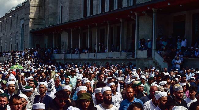Mahmut Ustaosmanoğlu'nun cenazesi Fatih Camii'ne getirildi