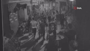 Meydan kavgası kamerada: Torbacı darp edildi, ortalık savaş alanına döndü