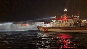 Milyonlarca lira değerindeki yat alev alev yandı, soğutma çalışmaları esnasında sulara gömüldü