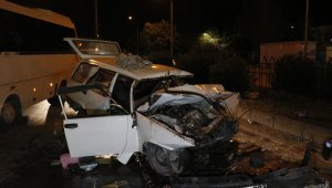 Otomobil işçi servisine arkadan çarptı: 6 yaralı