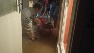 Sağanak yağış su baskınlarına neden oldu