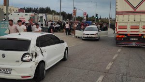 Samsun'da kamyon kırmızı ışıkta bekleyen araçlara çarptı: 1 ölü, 2 yaralı