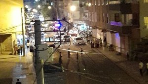 Sokak ortasındaki silahlı kavgayı dua ederek görüntüledi