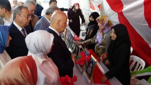 Tarım ve Orman Bakanı Vahit Kirişci Diyarbakır annelerini yalnız bırakmadı