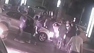 Trafik kavgasını ayırmak isteyen baba oğul bıçaklandı