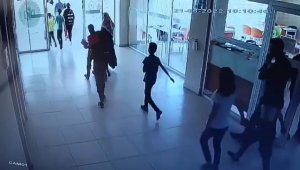 Van'da deprem paniği kamerada