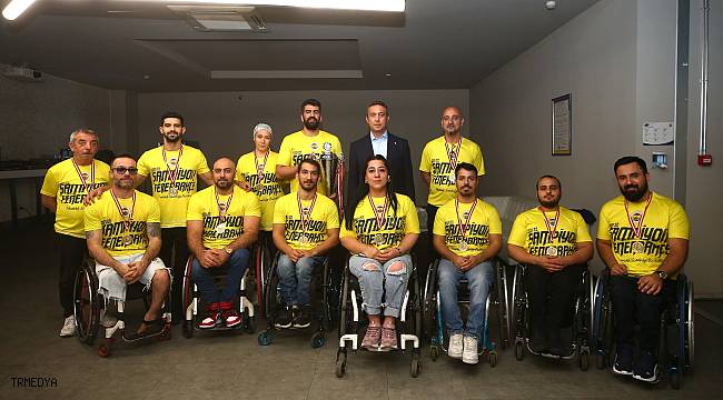 Ali Koç, Fenerbahçe Tekerlekli Sandalye Basketbol Takımı'yla bir araya geldi