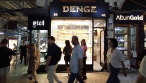 Arefe Günü'nde Kapalıçarşı'da turist yoğunluğu