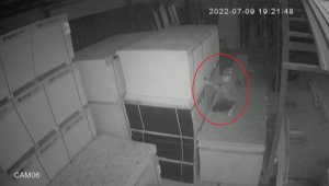 Bayram sakinliğini fırsat bildiler, 80 bin liralık malzeme çaldılar