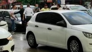 Bursa'da kaza sonrası ortalık savaş alanına döndü