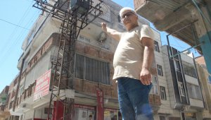 Evlere bitişik trafonun patlama anları kamerada