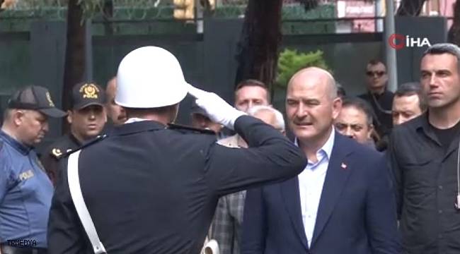 İçişleri Bakanı Soylu, çevik kuvvet polisleriyle bayramlaştı