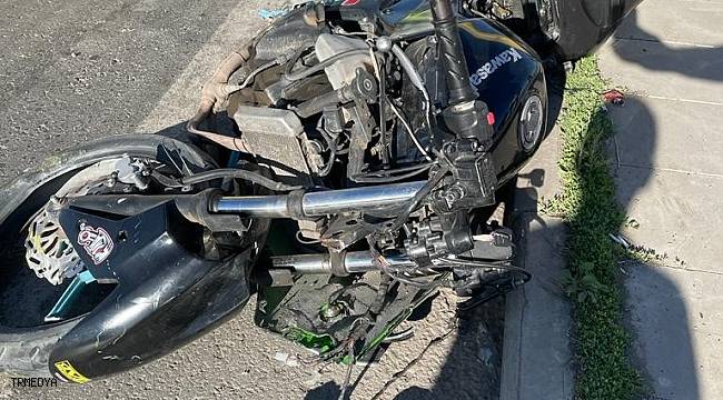 Kırmızı ışık ihlali yapan motosiklet sürücüsü bisiklete çarptı: 3 yaralı