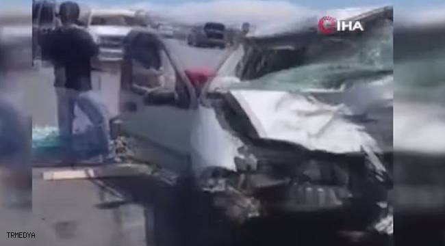Meksika'da 2 araç kafa kafaya çarpıştı: 5 ölü, 11 yaralı