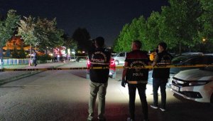 Restoran önünde vuruldu, terliği ve arabasını bırakıp yaralı halde kaçtı